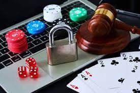 Simbol kunci dan perlindungan data pada layanan digital hiburan online